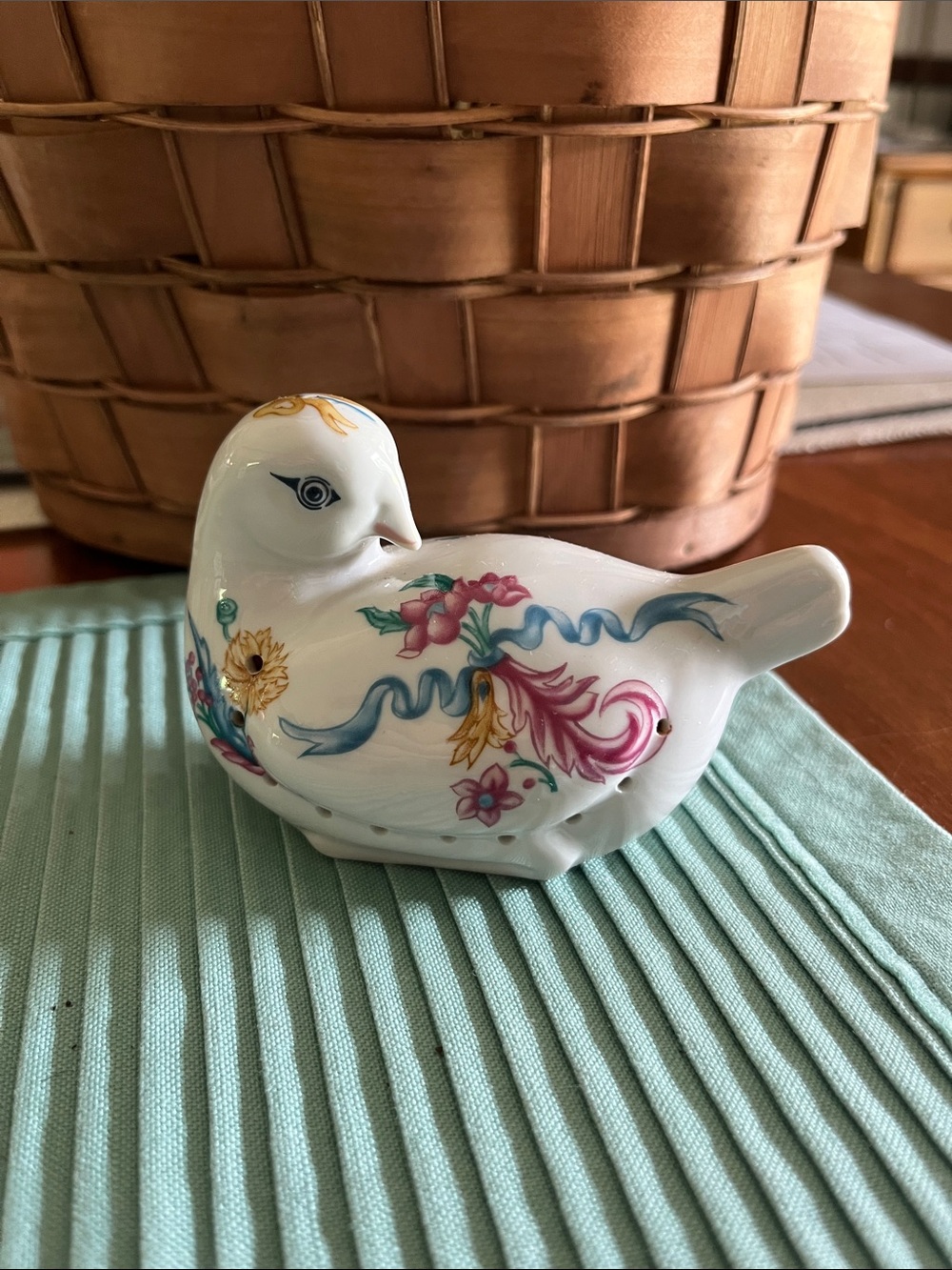 Elizabeth Arden floral bird sache, Porcelain